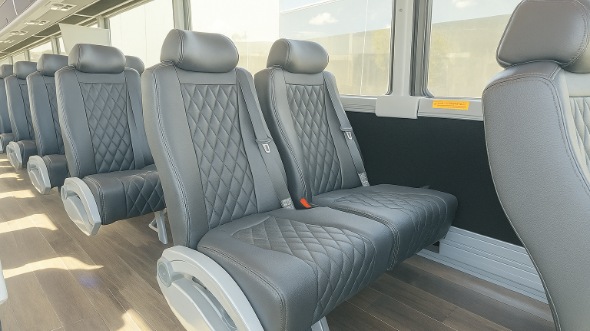 kokomo 15 passenger minibus rental